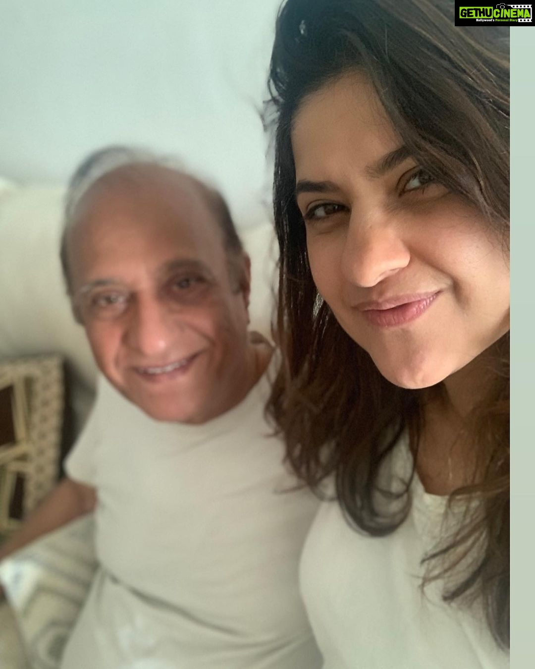 Archana Instagram - My dad my pride! All he wants is - his people & to keep smiling and keep everyone happy! Rare breed this! Love u pappudeeee! May I be 0.00000000001 % of ur joy factor … will be a successful being I think! #happybirthday