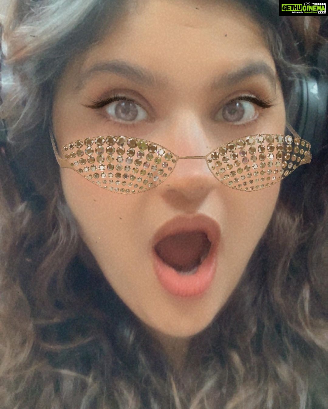 Archana Instagram - #shocked It’s spread like wild fire … #covid_19 More than being patient with all the symptoms (they vary soooo much from person to person) For Akshay & I it was the incessant sinus & cough … the minute you feel you are ok … it strikes back .. so tiring and energy zapping! But keep your patience! When the doctors (not@one but two) told us it’s normal to cough from 2-3 weeks we genuinely thought THIS MUCH COUGHING IS NOT NORMAL … hence I was fearing the worst … but thank God it’s settled now .. yet avoiding anything cold & trying to drink warm as far as possible! Do 3 of these things & you should be good: 1) Take steam for 15 minutes morning night .. through ears mouth … & nose OFCOURSE. 2) concentrated adrak juice (grate ginger & squeeze) honey, haldi & 2 drops of lemon. 3) sip on warm water through the day! Specially when you take your medication . 4) gargle thrice minimum … betadin .. salt+haldi … ALUMMM in warm water gargle (this really did the trick for me) 5) take regular naps… the body is fighting on the inside .. try and calm your outer by just dozing when u need it! It refreshes the body to fight! 6) think happy thoughts … watch comedies & LAST BUT one of the most effective 7) ANULOM VILOM (alternative nose breathing) it’s unbelievable how it can help keeping the left and right side of the body (the sun & moon side … the male abs feminine sides) balanced and helps in quick healing! . . . Thank you sooooo much @smita.ashish.sharma @niru.sharma.58 @flavoursofpalakkad @thepaleoobakes @pulkit_rishi for the yummies to keep @akshaysharma1 & me feel pampered and loved! I genuinely have no words for ur kindness… #getwellsoon #alliswell #wewillgetthroughthis #staypositive I mean stay positive but get negative hehe