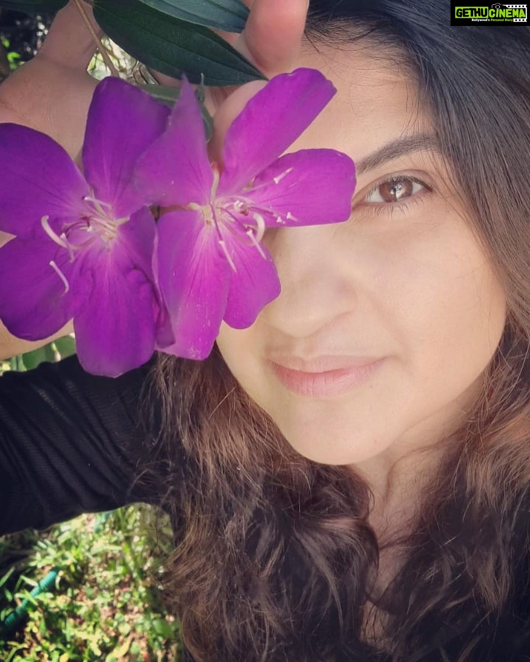 Archana Instagram - On eye towards the sky โฆ and the other towards nature โฆ may we always be surrounded with the bounty of natureโs abundance, fresh air (๐๐๐๐๐๐) & caring people around! ๐๐คถ๐ฏ๐งฟ๐ฎ๐ณ๐คฉ๐ค๐๐ผ #happynewyear #happy2021 #kerela Kerala spice garden kumily