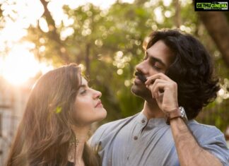 Archana Instagram - What was life like before I met you🤔 #happykarwachauth akki You make my world go round & TAKE ME AROUND THE WORLD TOOOOO literally 🤗🤗🤗! ❤️💜🧡💚⭐️🤗🎉 A Man Who Cares
