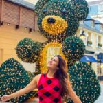 Arthi Venkatesh Instagram - Which one is your favourite teddy? 1. Small teddy vs 2. Big teddy 🧸 Mine is the small one with balloons Le Village Royal