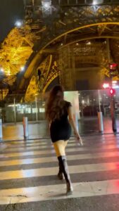 Arthi Venkatesh Instagram - Holding onto magical moments like these… ✨ 
.
.
.
.
.
#paris #france #europe #travel #travel2021 #love #eiffeltower