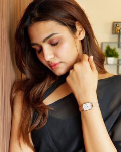 Arthi Venkatesh Instagram - Making room for some rose gold on my wrist. Introducing the Quadro, @danielwellington ’s first angular watch. Simply elegant and eternally fascinating. Use my code ARTHIXDW for a 15% off the website.  #DWQuadro #DanielWellington #ad