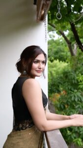 Arthi Venkatesh Instagram - Just telling you a different story… 

I’m extremely thrilled to share this look with you. I hope you like it. Let me know what you think! ❤️

On camera @kiransaphotography
.
.
.
.
.
#saree #indian #traditional #southindian #jhumkas #simple #classy #sari #happy #gloomy