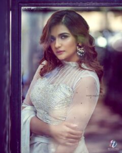 Arthi Venkatesh Instagram - Glazed mornings ❄️

On cam @reganraj.in 
Mua @chisellemakeupandhair