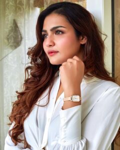 Arthi Venkatesh Instagram - A New Angle On A Classic 🤍 
The new Quadro collection by @danielwellington features a new dial shape design that comes in black, white and green dial with two interchangeable traps. I personally love how the design fits any style. Avail a 15% off the website with my code ARTHIXDW.  #DWQuadro #DanielWellington