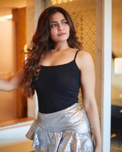 Arthi Venkatesh Instagram - Keep your head up, let your hair down. 
.
.
.
.
.
#curls #hairstyle #curlyhair #haircare #dysonairwrap #hairoftheday #lockdown #timepass #nomakeup #hairdown #hairgoals