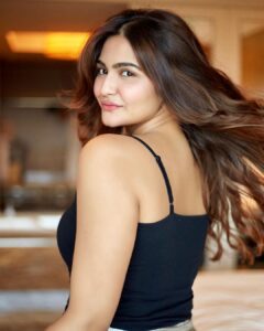 Arthi Venkatesh Instagram - Black is my favourite colour 🖤
tell me what is yours? 
.
.
.
.
.

#black #blacklove #blackisbeautiful #blackdress #instabeauty #love #loveyourself #strong #monday #mondaymotivation #lockdown #lockdownmondays #mondaymood #mondays #mondaymorning #MondayVibes #mondayfunday #MondayInspiration #mondayfeels #mondaymantra #mondaymadness #mondaysbelike #MondayStyle #mondayagain