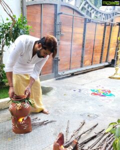Arun Vijay Instagram - Our pongal tradition...❤ Missed Appa, Amma and rest of the family!! God bless everyone...🙏🏽