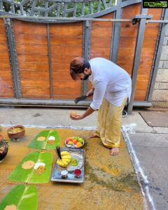 Arun Vijay Instagram - Our pongal tradition...❤
Missed Appa, Amma and rest of the family!! God bless everyone...🙏🏽