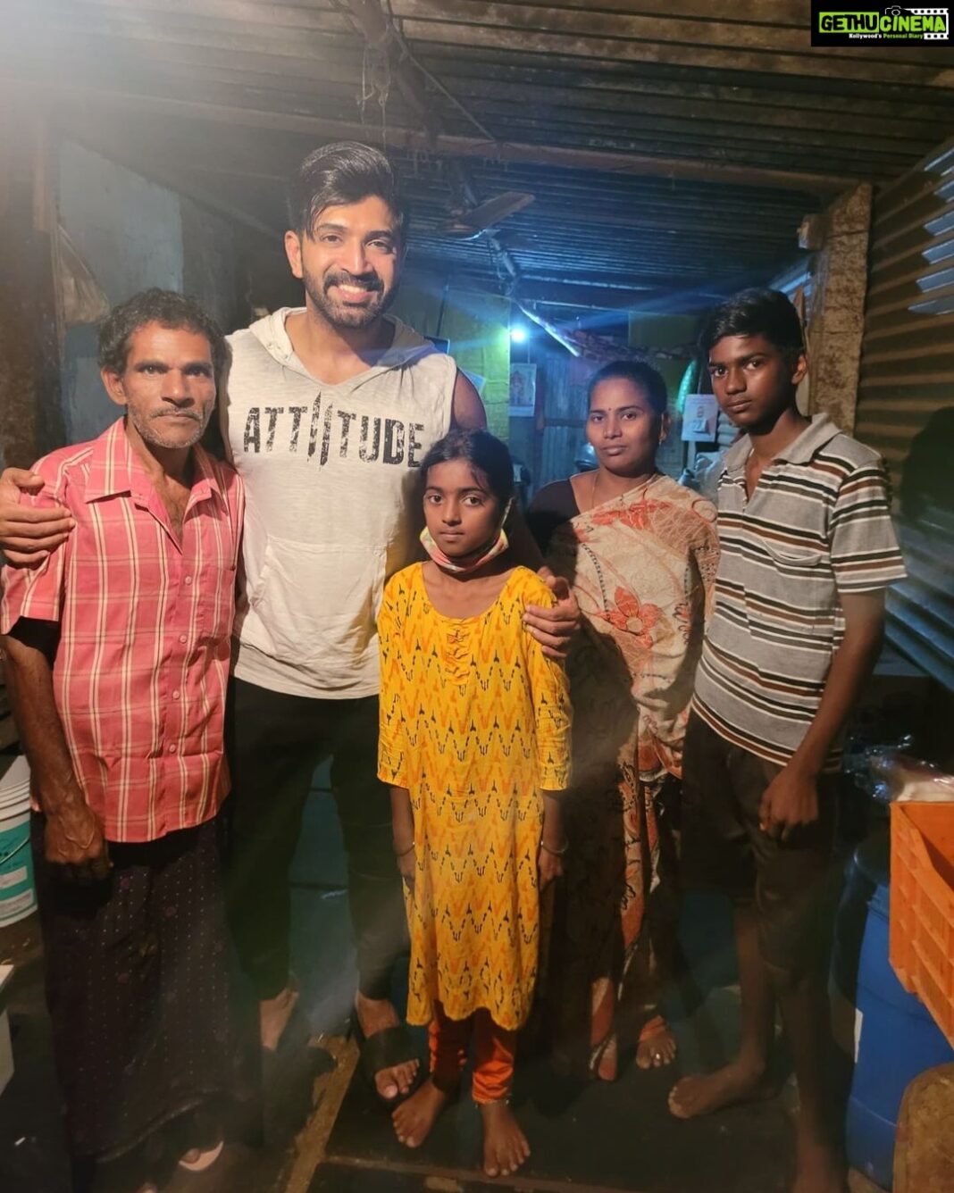 Arun Vijay Instagram - It was fun cooking for my crew yesterday night during shoot... Thanks to the lovely family who gave their space...❤ They are so rich and magnanimous by showing their Love... It doesn't matter who we are , what we do and what we have... It's the kindness and love we spread to one another... #spreadlove ... God bless all these lovely souls...🙏🏼❤