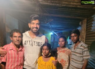 Arun Vijay Instagram - It was fun cooking for my crew yesterday night during shoot... Thanks to the lovely family who gave their space...❤ They are so rich and magnanimous by showing their Love... It doesn't matter who we are , what we do and what we have... It's the kindness and love we spread to one another... #spreadlove ... God bless all these lovely souls...🙏🏼❤