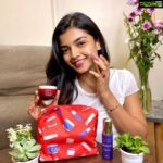 Ashna Zaveri Instagram - Well New Years is right around the corner & you can gift your loved ones this adorable gift packs by Olay 😍 The stunning red pouch comes with Olay Regenerist Micro-sculpting Cream which is packed with Hyaluronic Acid & keeps the skin plump & bouncy-looking all day. And the Retinol 24 Serum hydrates the skin & rejuvenates it overnight! 🌌 The beautiful purple pouch has Olay Collagen Peptide 24 Moisturiser that keeps your skin firm and hydrated as it deeply penetrates into the skin. And the Retinol 24 Moisturiser has Retinol as the key ingredient that hydrates the skin overnight! It’s like beauty sleep in a bottle💜 Get yours today or gift it to your loved ones! 🥰 use my code: OLAYUC30 to get 30% off 🥳 #Ad #UnwindWithOlay #Skincare #YouGoGirlGiftPack #AmPmSkincare #AroundTheClockSkincareGiftPack @olayindia