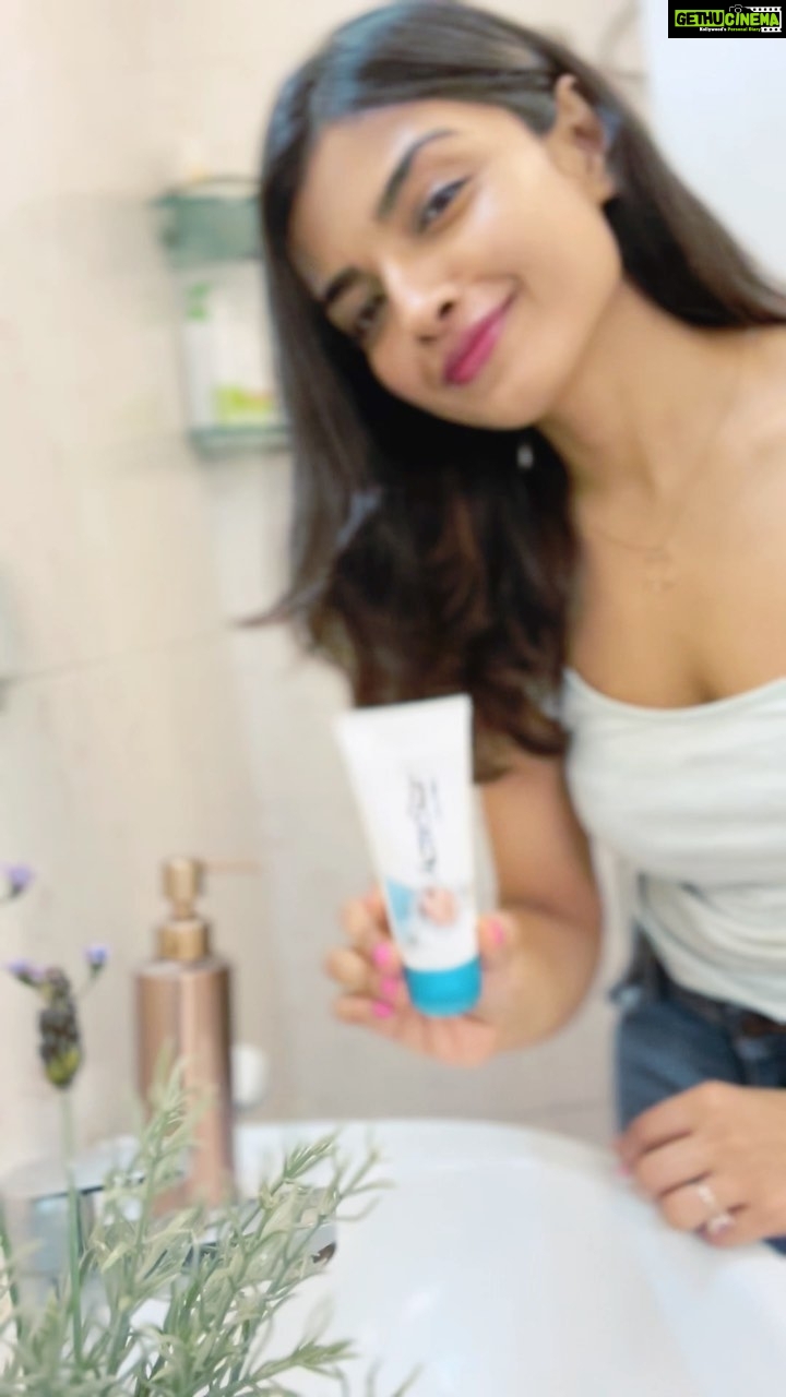 Ashna Zaveri Instagram - Skin prep for all my events and outfits? My AcneStar Face Wash is all I need. With its Power of 5 ingredients formula, my acne-free skin is happy, healthy and loved. What about yours? . . #AcneStar #FaceWash #AcneFreeSkin #NoPimples #NoAcne #SkinCare #SkinRoutine #SkincareEssential #FavIngredients #NaturalIngredients #HealthySkin #SkinFood #SkinPositivity #HealthySkin #SelfLove #SkinKaReset