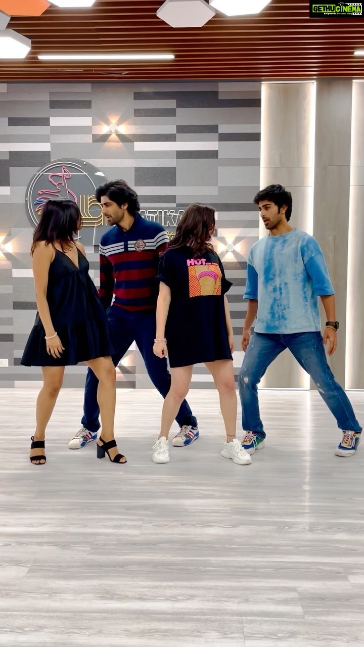 Ashna Zaveri Instagram - The Hook Step Is Mine… You All Know How Much I Adore The Pelvic Thrusts…So Just Forced Everybody Into It 🕺🏻…{A Big 90’s fan and Also A Full Time Cheapster} @mohak.manghani did all the hard-work right before I start thrusting my pelvis. (That sounded so not dirty) The ladies @iashnazaveri @priyalgor2 just being pretty. (Ok I realise that is again triggering and offensive to a privileged few) Having A Sense Of Humour Could Certainly Land You Into A Lot Of Trouble…I Sincerely Apologise Because I Actually Enjoy It (Sadist) #rrahulsudhir #justjoking #ashnazaveri #priyalgor #mohakmanghani Mumbai, Maharashtra