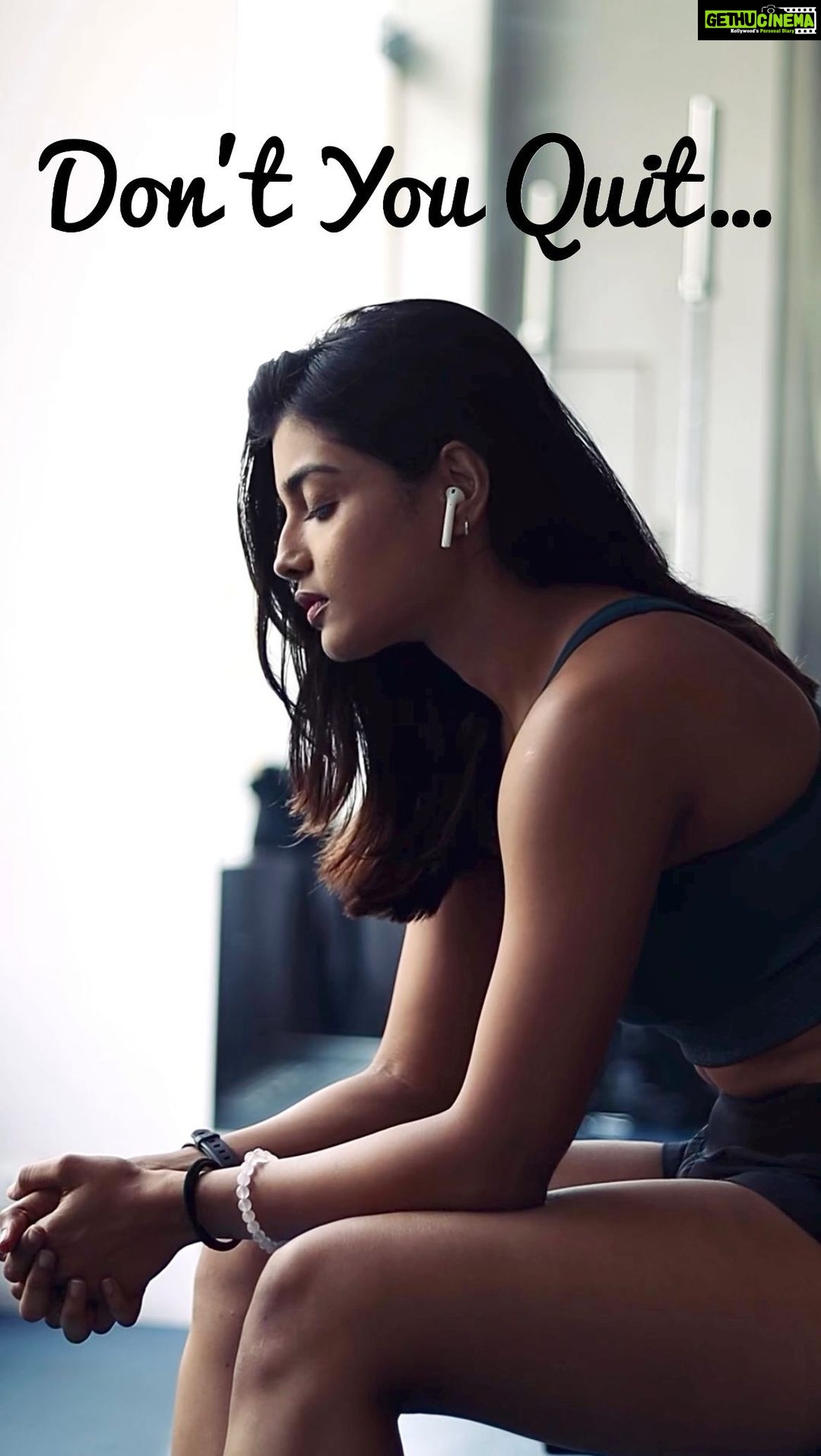 Ashna Zaveri Instagram - Life is always harder right before you level up 💪✨ #nevergiveup #hustle #gohard #motivatonal #inspiredaily #inspirationalvideos #inspiringreels #sundaymotivation #ashnazaveri @jgsfitnesscentre