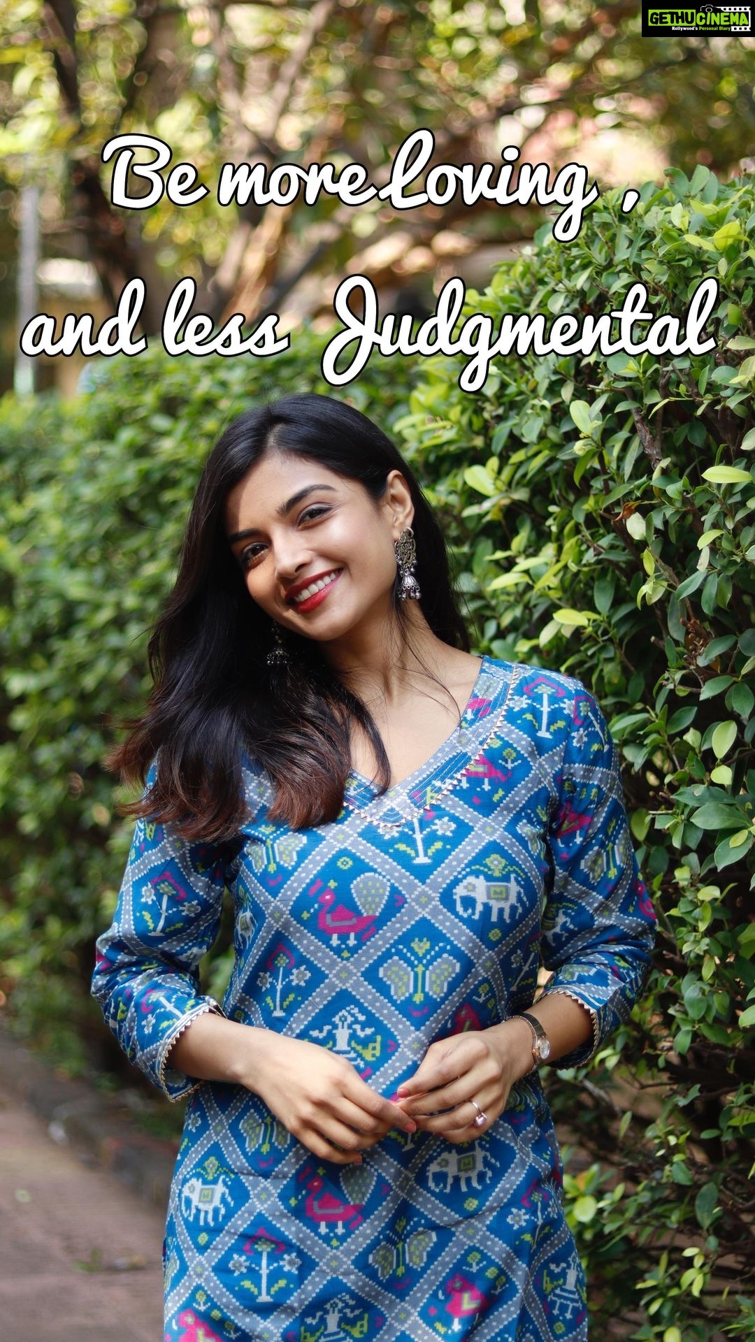 Ashna Zaveri Instagram - Begin challenging your own assumptions.
Your assumptions are your windows on the world.
Scrub them off every once in awhile, or the light won’t come in.
~ Alan Alda #sundaymotivation #spreadlove #lessjudgement #compassion #inspiring #motivation #bebetter #inspiringvideos #cookiethief #valeriecox #ashnazaveri