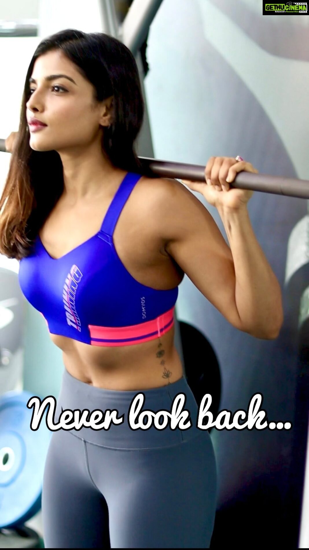 Ashna Zaveri Instagram - The only time you should ever look back is to see how far you have come 💪 #fitnessreels #motivation #upyourgame #inspiration #strongerthanyouthink @jgsfitnesscentre