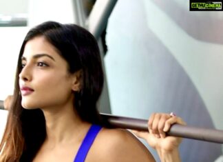 Ashna Zaveri Instagram - The only time you should ever look back is to see how far you have come 💪 #fitnessreels #motivation #upyourgame #inspiration #strongerthanyouthink @jgsfitnesscentre