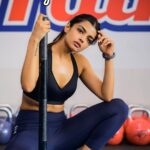 Ashna Zaveri Instagram - Choose wisely 😅 #fitnessreels #explore #fyp #fitgirls #girlswholift