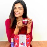 Ashna Zaveri Instagram - How cute does this pouch look? 🤩 Olay has come out with this stunning red premium looking pouch for you to safely store your skincare! It comes along with the Olay day & night combo, which I absolutely love! ❤️ The Regenerist Micro Sculpting Cream keeps your skin hydrated all day with the goodness of Niacinamide & Hyaluronic Acid whereas the Retinol Night Serum contains Retinol that helps rejuvenates your skin overnight to make it plump and bouncy looking the next morning. 💜 Gift yourself or your loved one something special this Diwali, go grab the day & night combo from Nykaa. Use code: OLAYUC30 to get 30% off 🪔❤️ #AD #BeGlowrious #OlayIndia #FestiveSkincare #skincareproducts #skincareroutine #Skincare @olayindia