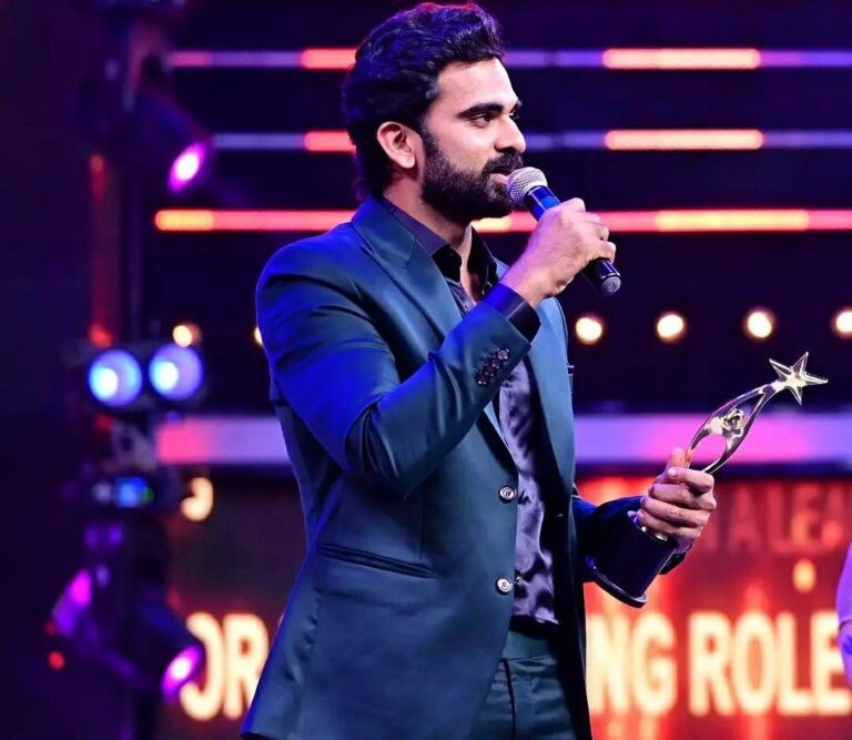 Ashok Selvan Instagram - The firsts are always special. Thank you @siimawards @vishnuinduri and team #OhMyKadavule . And my dear makkalay , I love you! Miles to go.. lets go together :) #siima #beginning