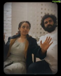 Ashok Selvan Instagram - The We-had-too-much-to-eat groove. 😂
@nithyamenen @nikitashak #NinnilaNinnila #Theeni #London #devandmaya
