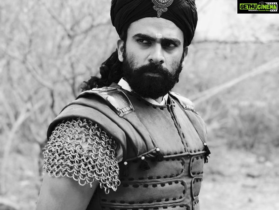 Ashok Selvan Instagram - Thank you for all the wishes coming my way for #Marakkar itβs an honour for me to make my Malayalam debut and meet my dear Kerala Makkal through a project like this. Thank you Priyan sir and my beloved team! It been an incredible journey ππ½ @priyadarshan.official