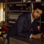 Ashok Selvan Instagram - Stay Positive. Stay Strong. Stay Woke. #letsdoittogether P.S. dei ofcourse I didn’t mean COVID positive🤦🏽‍♂️ 😷 - @pradeep__rajaa @thestoryteller_india @osmanabdulrazak @purpleparroteatingcarrot