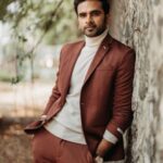 Ashok Selvan Instagram - Godspeed your love to me. #vibecheck 📸 - @aarontheobed Stylist - @anushaa13 Assistant stylist - @_ilakzz_ Jacket - @jackandjones Makeup - @makeupbysrinidhi
