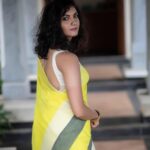 Ashwathy Warrier Instagram – How I miss dressing up in a nice saree, with some bindhi and bangles !  Credits to @thestoryteller_india @mehndi_jashnani @vedya.hmua for putting this beautiful look together! #throwback #saree #chennai #traditional #cottonsaree #yellow #bindi #bangles #curlyhair #curvy #indian #actor #actress #ashwathywarrier #ashwathyravikumar #UK #london