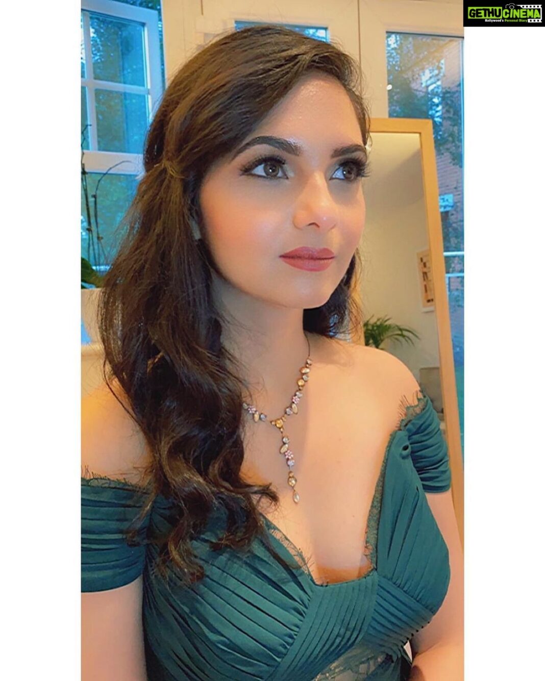 Ashwathy Warrier Instagram - A beautiful bridesmaid look created by @mytakeonmakeup . Absolutely love this soft glowing look she has created! It is so elegant and gorgeous 💕 #photography #shoot #actor #model #london #UK #india #soft #glowing #makeup #green #bridesmaids #brides #bridesmaid #eveninng #cocktails #simple #elegant #makeuplooks #makeuptutorial #makeupwedding #dress #dresses #blush jewellery #hairstyles #hair #chokerstatementpiece #statementjewelry