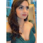 Ashwathy Warrier Instagram – A beautiful bridesmaid look created by @mytakeonmakeup . Absolutely love this soft glowing look she has created! It is so elegant and gorgeous 💕  #photography #shoot #actor #model #london #UK #india #soft #glowing #makeup #green #bridesmaids #brides #bridesmaid #eveninng #cocktails #simple #elegant #makeuplooks #makeuptutorial #makeupwedding #dress #dresses #blush jewellery #hairstyles #hair #chokerstatementpiece #statementjewelry