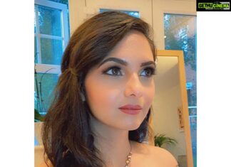 Ashwathy Warrier Instagram - A beautiful bridesmaid look created by @mytakeonmakeup . Absolutely love this soft glowing look she has created! It is so elegant and gorgeous 💕 #photography #shoot #actor #model #london #UK #india #soft #glowing #makeup #green #bridesmaids #brides #bridesmaid #eveninng #cocktails #simple #elegant #makeuplooks #makeuptutorial #makeupwedding #dress #dresses #blush jewellery #hairstyles #hair #chokerstatementpiece #statementjewelry