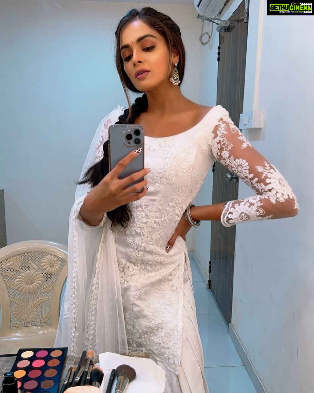 Asmita Sood - 21.3K Likes - How about some “bahurani” vibes 🤓 for the next show?? 🎬
Yayy? Or Nayy? 😜