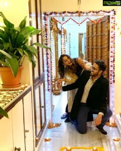 Asmita Sood Instagram - Let there be Light 💫🪔✨ #happydiwali #frommeandmine #familia #diwalivibes #staylit #home Shimla