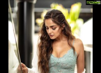 Asmita Sood Instagram - I am ninety-nine percent angel But,oh.. that one percent 👑 . . . . Clicked : @super_devang MUA : @makeup_by_nainaa Hair : @little_hair_poetry Creative and production : @pixelspace_studios ; @amanlakhani Location : @cafepanamamumbai #ootd #shootdiaries #asmitasood #asmitten Mumbai, Maharashtra