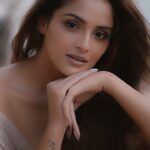 Asmita Sood Instagram - Meraki ✨ . . . . #canı #reelsindia #gold