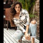 Asmita Sood Instagram - Game face on!! ☄️✨⚡️ . . . . Clicked : @super_devang MUA : @makeup_by_nainaa Hair : @little_hair_poetry Shirt : @labeld Creative and production : @pixelspace_studios ; @amanlakhani Location : @cafepanamamumbai #ootd #shootdiaries #asmitasood #asmitten Mumbai, Maharashtra