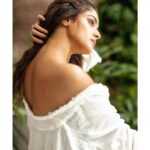 Asmita Sood Instagram - We are all stars wrapped in skin. The light we are seeking has always been within.. ✨ . . . . Clicked : @super_devang Mua : @makeup_by_nainaa Hair : @little_hair_poetry Creative direction and production : @amanlakhani , @pixelspace_studios Location : @cafepanamamumbai #thoughts #shootlife #testshoot #justme #asmitten #asmitasood Café Panama Mumbai