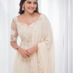 Athulya Ravi Instagram - Be you ! Do you ! For you !! #sundayvibes #whitelove #december2021 #newjourneybegins 🤍 Beautiful white dress from @vkfashion2018 🥰 M&h @sty1e_guru @24kluxurysalon 🥰 Clicked @pk_views 📸
