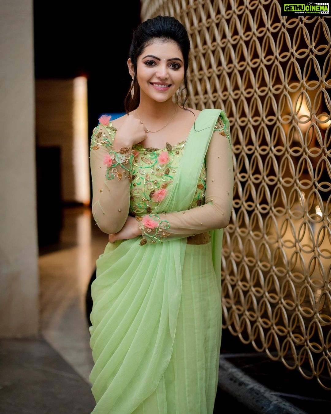 Athulya Ravi Instagram - Colour!! What a deep and mysterious language 🙄 #pastelcolors #pistagreen About last night event @galattadotcom 😍 Tqq my dear @swaadh for making me to wear pastel colours 😍😍 beautifully made Make up by sis @arupre_makeup_artist 😍 Hair by @mani_hairstylist 😍 Clicked by magical man @kiransaphotography 😍❤️ Pro @teamaimpro @sathish_pro 😍