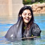Athulya Ravi Instagram – #differentinwater💦🐬 dolphin kiss ❤️Never say no to new adventures 😍collecting moments and memories 💃#friendlydolphin @visit.dubai 😍