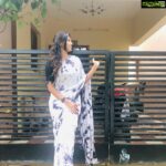 Athulya Ravi Instagram - Home Sweet Home 🏠 #coimbatore #homesweethome #diwalidiaries 😍 Simple and Elegant saree by @elegant_fashion_way ❤️ Earrings from @kajal_jewellery 😍
