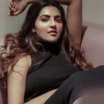 Athulya Ravi Instagram - Every new day is another chance to change your life 🥰🥰❤️ #everythingwillbeok #thinkpositive #beleive !!! Clicked @irst_photography 📸 Location @soul.skinclinic 🥰 M&H @artistrybyolivia @jayashree_hairstylist 🥰
