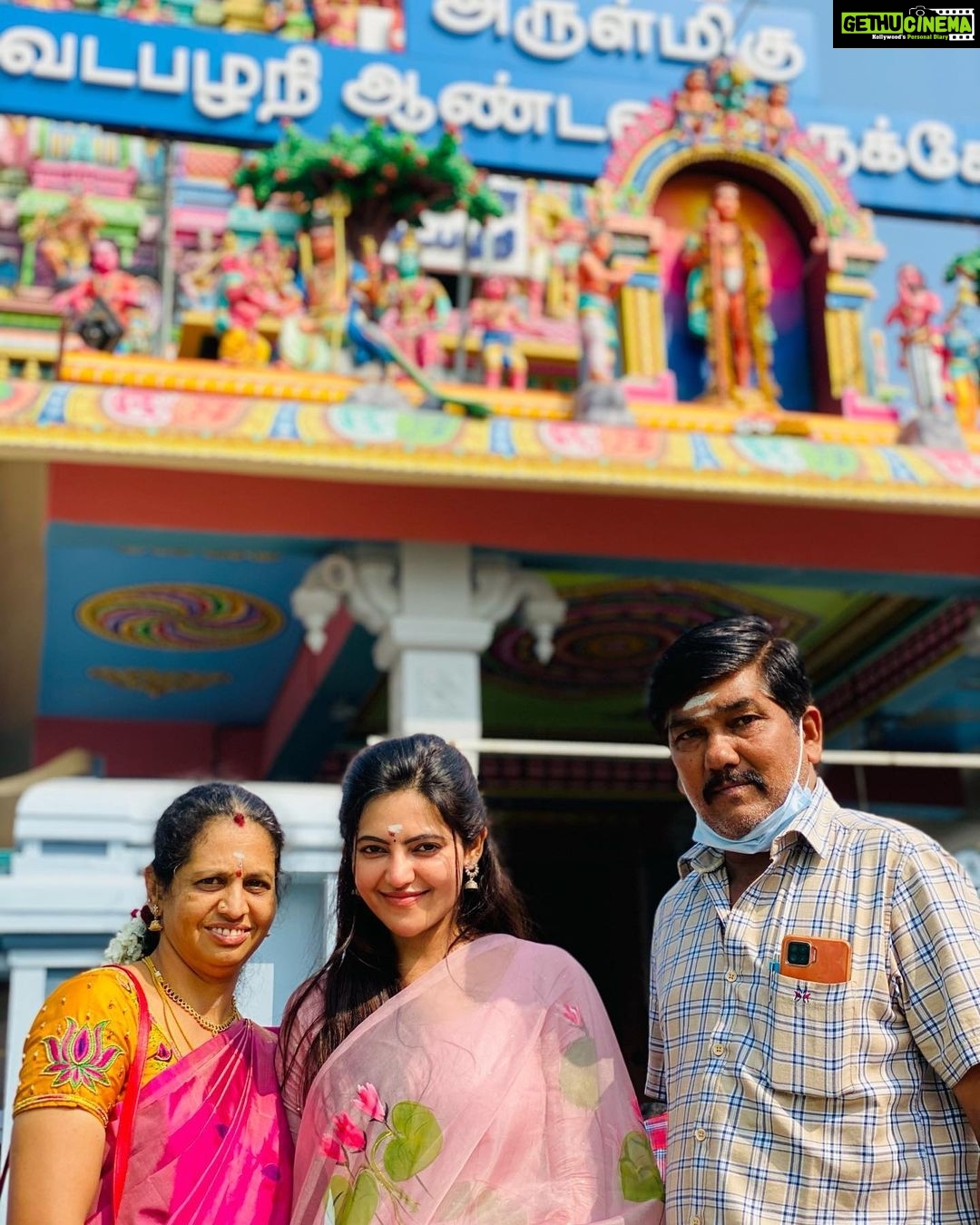 Athulya Ravi Instagram - Wish you all a very happy new year sweethearts 💐God bless you with all greatness in life ❤️ Thank you all for being most special and supportive in my life 🥰🥰 #happynewyear2022 #newyear2022 #happinesspositivity #onlygoodnewseveryday !! salwar @fiorebymalar_ ❤️🥰👗