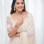 Athulya Ravi Instagram - Be you ! Do you ! For you !! #sundayvibes #whitelove #december2021 #newjourneybegins 🤍 Beautiful white dress from @vkfashion2018 🥰 M&h @sty1e_guru @24kluxurysalon 🥰 Clicked @pk_views 📸