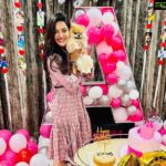 Athulya Ravi Instagram - My Heartfelt thanks to all my friends, family and well wishers & insta family for the wishes and blessings. Without you, I’m nothing! Loads and Loads of Love! Stay with me forever like this always ❤️❤️❤️ #heartfeltthanks #birthdaywishes #loveandsupport #happiness #positivity #lotsoflove !! Thank you @suhanyalingamdesign dear for the lovely black outfit !! M&H @arupre_makeup_artist ❤️