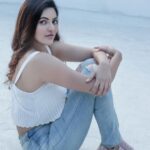 Athulya Ravi Instagram - Everybody needs love ! Everyone deserves it ❤️❤️ so much love to you all sweethearts 🥰 #loveforever #loveyourself #loveeveryheartbeat #loveeveryone 🥰 Clicked @irst_photography 📸 M&h @artistrybyolivia @jayashree_hairstylist 😍