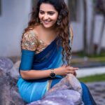 Athulya Ravi Instagram - A certain blue , enters my soul ❤️ #blue #calm #halfsaree #traditional !! 👗 @shyn_fascino 💄 @mac3makeoverstudio 📸 @thephototodayofficial Accessories @fineshinejewels 🤩